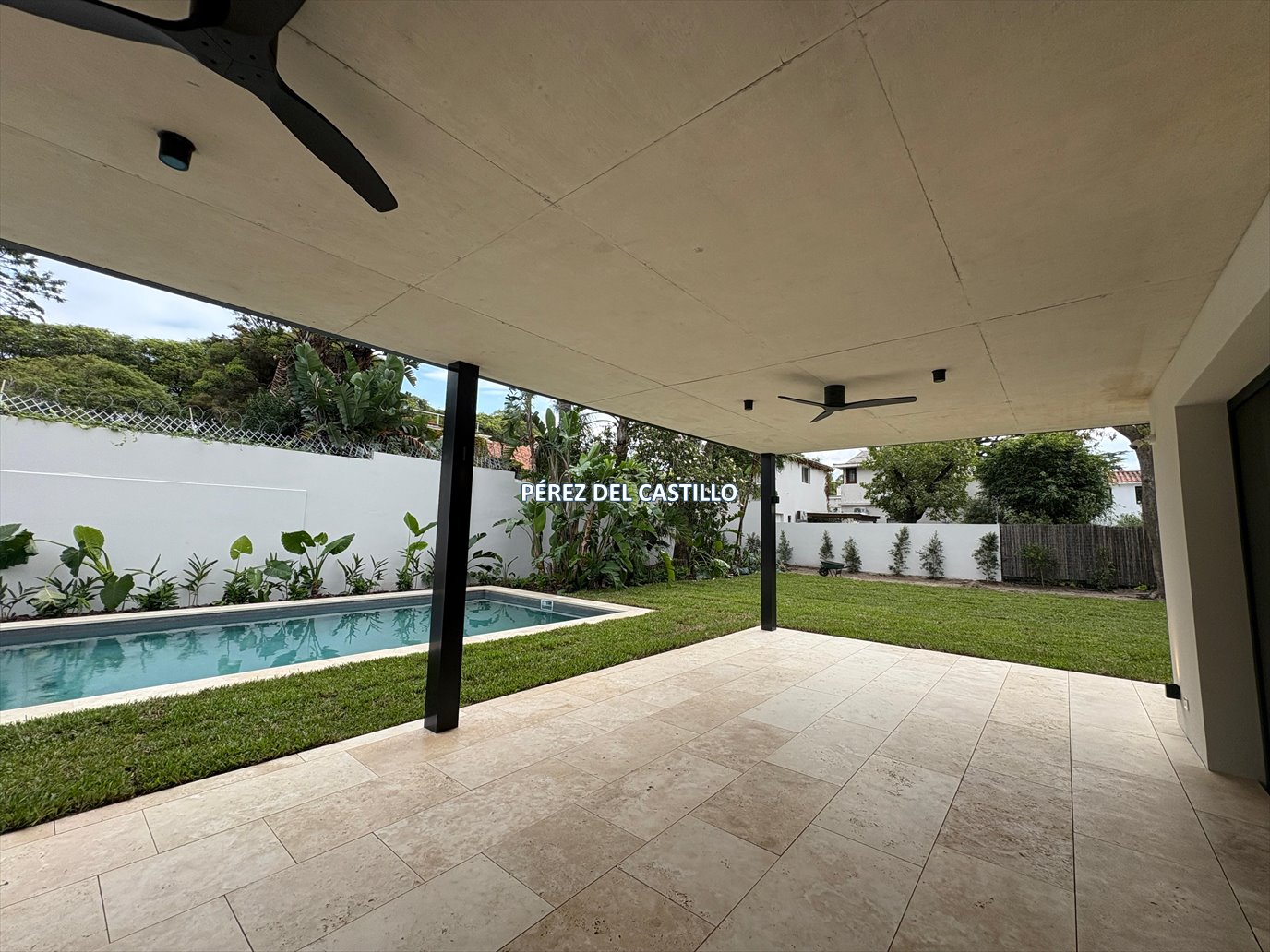 Alquiler o Venta Casa Carrasco 4 Dormitorios 6 Baños Garaje cw234674