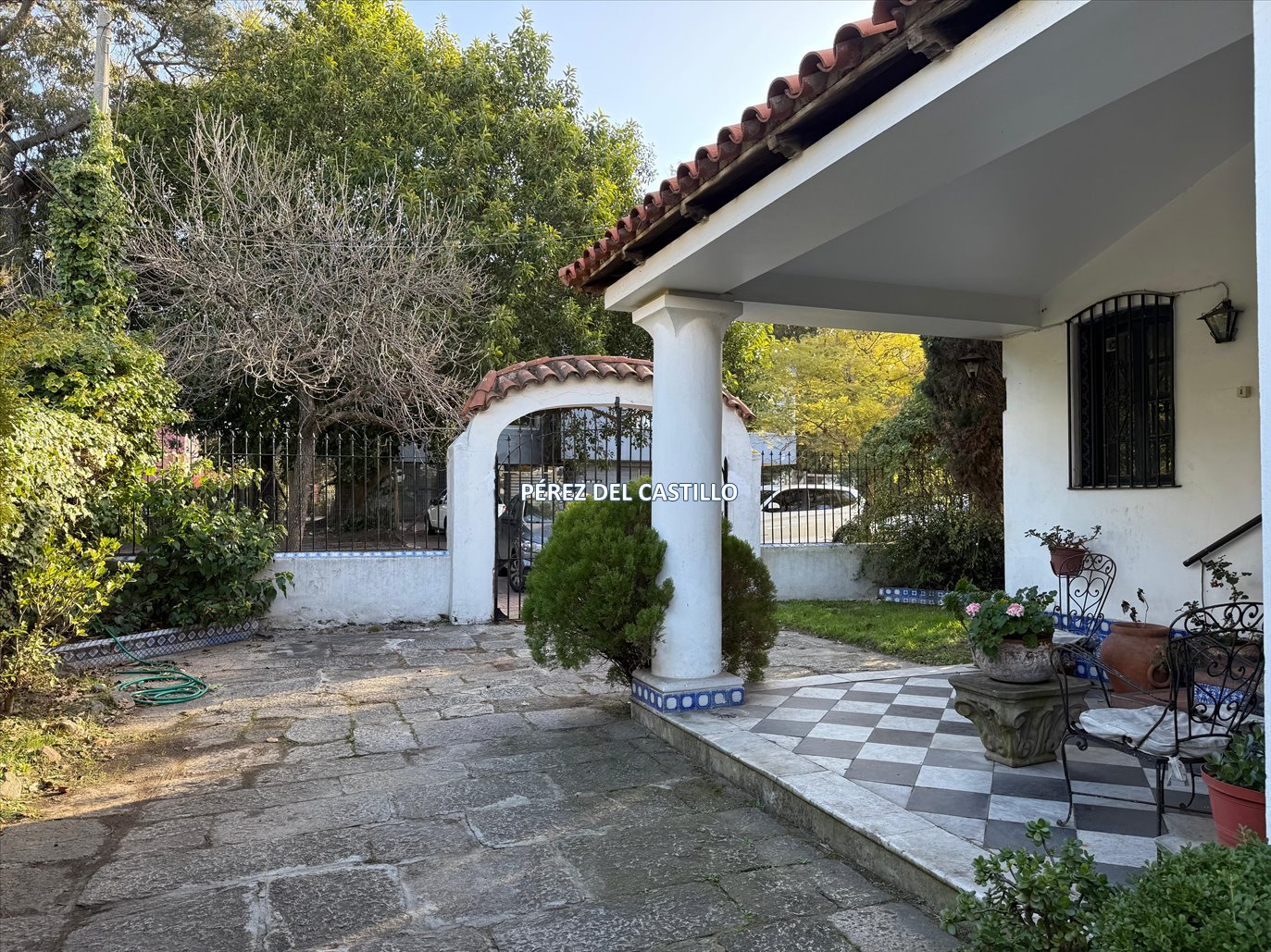 Casa en venta y alquiler dos dormitorios Carrasco centrico cw237293